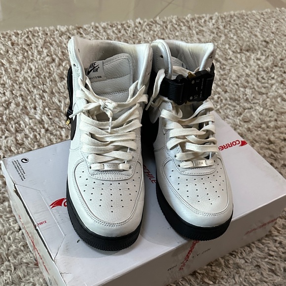 Nike Black and White Leather Sneakers - Picture 2 of 6